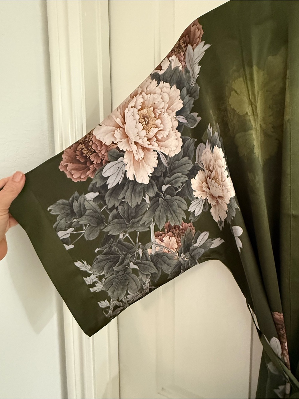 SILK KEINA LONG KIMONO ROBE Green Peonies NWT - Picture 6 of 12
